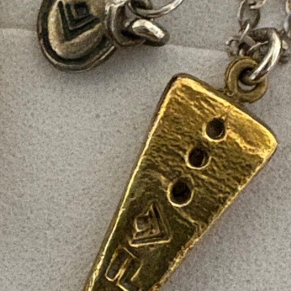 Sipada On Point Pendant Necklace - Picture 3 of 4